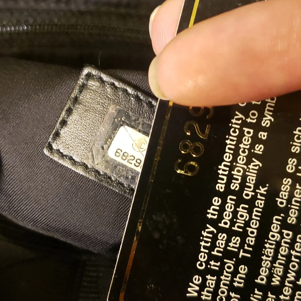 Chanel tote - Picture 8 of 17